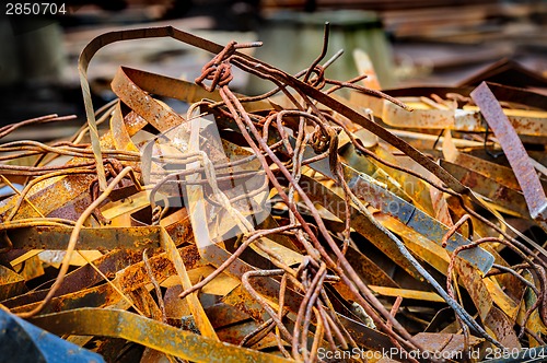 Image of heap of rusty metal-scrap