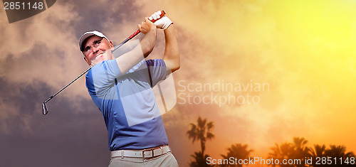 Image of golfer shooting a golf ball