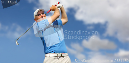 Image of golfer shooting a golf ball
