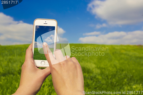 Image of Taking pictures with a cellphone