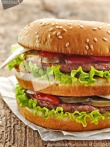 Image of burger on wooden table