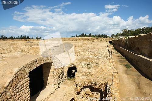 Image of Roman aqueduct near Carthage