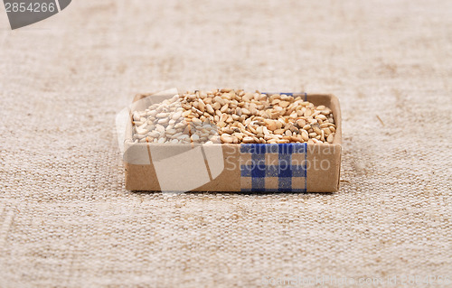 Image of Sesame on linen