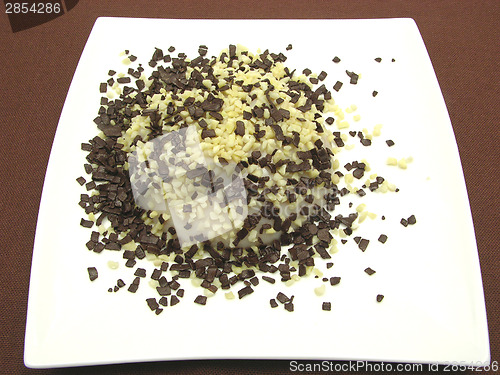 Image of Almond pudding with chocolate granules and almond pieces