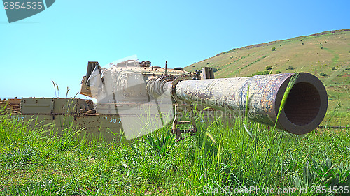 Image of Rusty tank turret with large caliber cannon