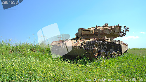 Image of Rusty heavy tank near the Israeli Syrian border