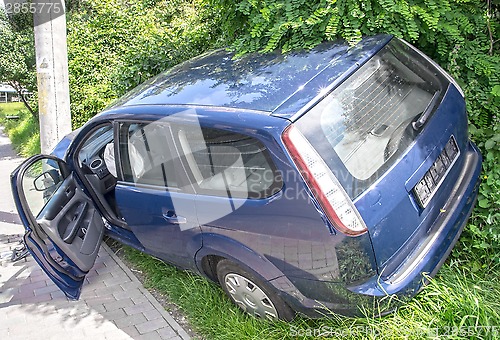 Image of Wrecked car