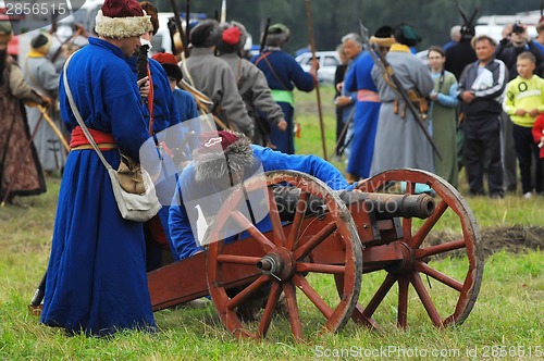Image of Artillery detachment by the cannon