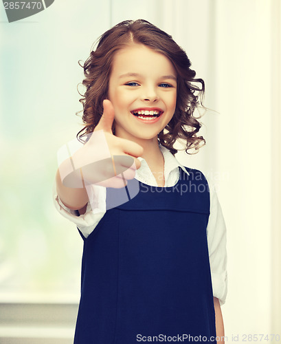 Image of pre-teen girl showing thumbs up