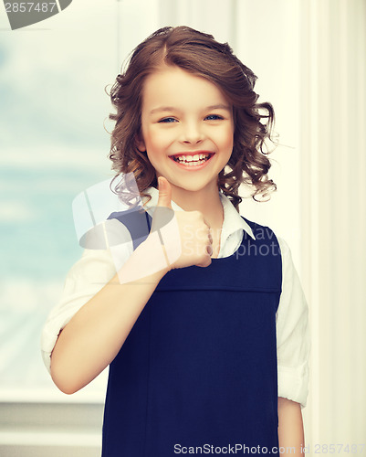 Image of pre-teen girl showing thumbs up