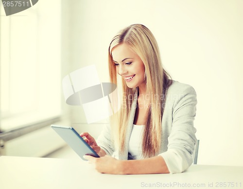 Image of woman with tablet pc