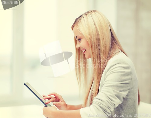 Image of woman with tablet pc