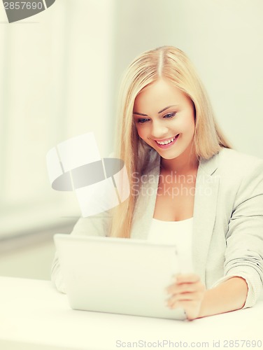 Image of woman with tablet pc