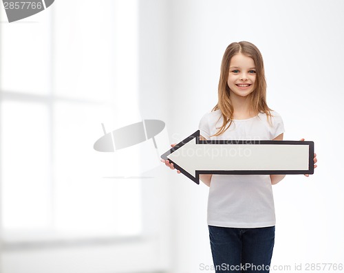 Image of smiling girl with blank arrow pointing left