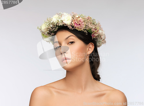 Image of woman wearing wreath of flowers