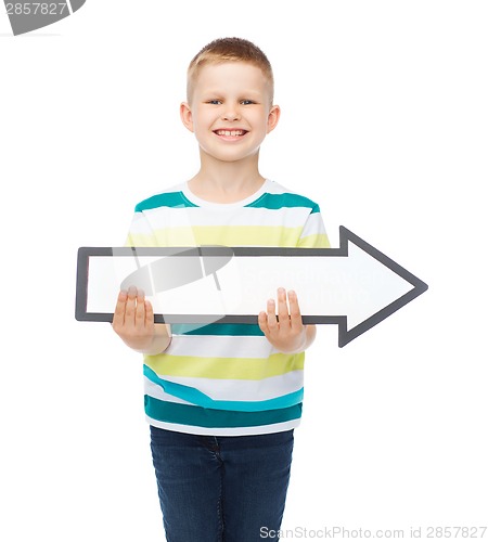 Image of smiling little boy with blank arrow pointing right