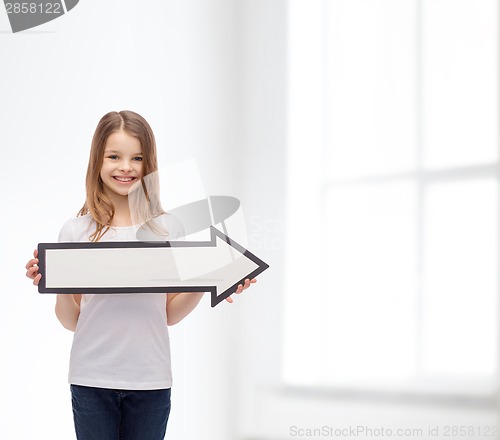 Image of smiling girl with blank arrow pointing right