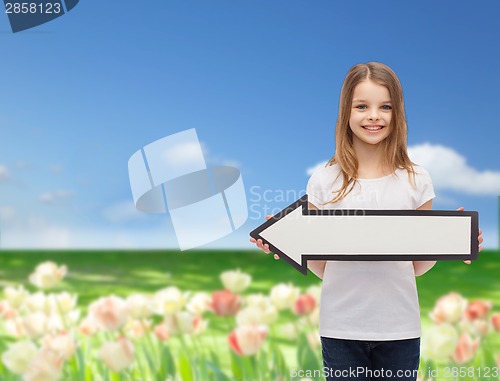 Image of smiling girl with blank arrow pointing left