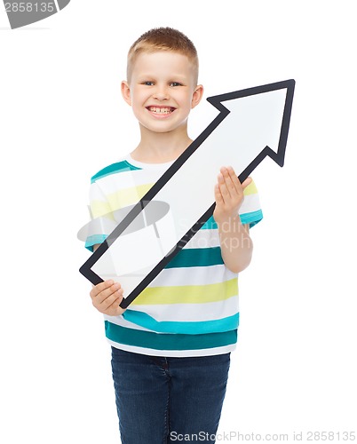 Image of smiling little boy with blank arrow pointing up