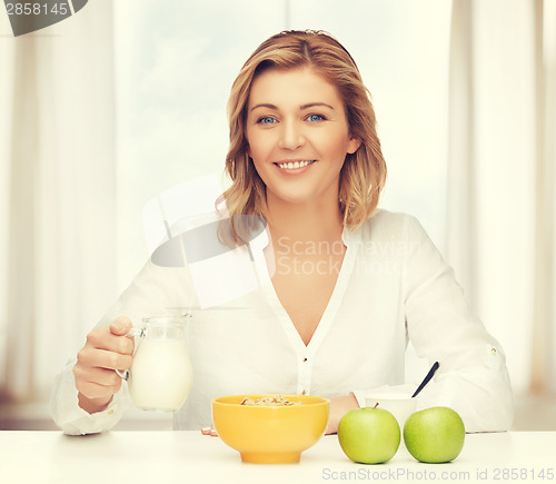 Image of woman with healthy breakfast