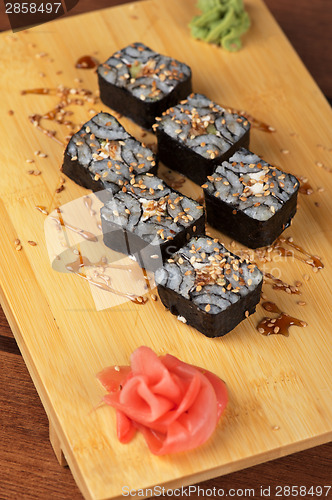 Image of sesame sushi rolls