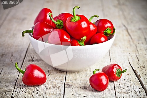 Image of red hot peppers in bowl 