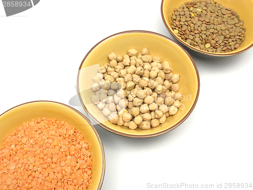 Image of Three bowls of ceramic with garbanzos lentils and red lentils