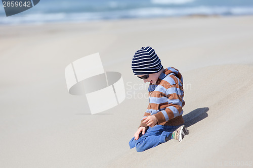 Image of kid at oregon dunes