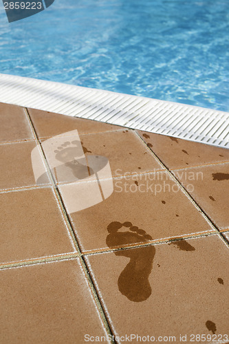 Image of Footprints of bare feet