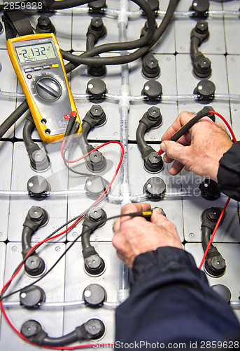 Image of Battery check with multimeter