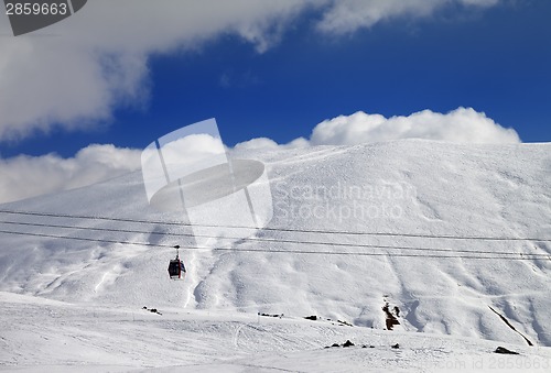 Image of Gondola lift and off-piste slope