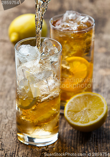 Image of Pouring iced tea with lemon