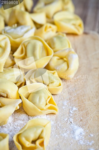 Image of uncooked tortellini 