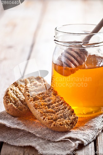 Image of crackers and honey 