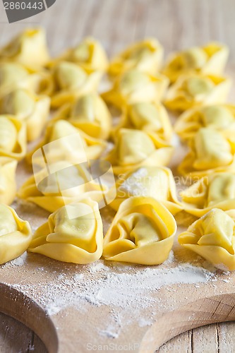 Image of uncooked tortellini 