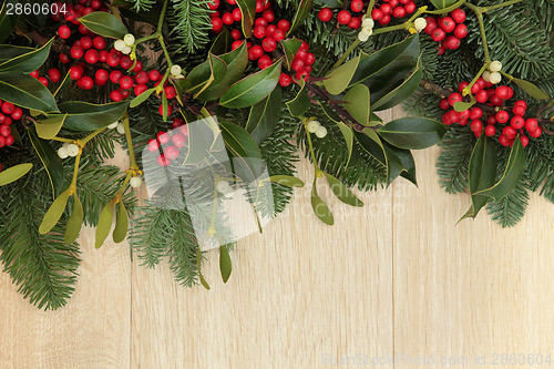 Image of Holly and Mistletoe Border