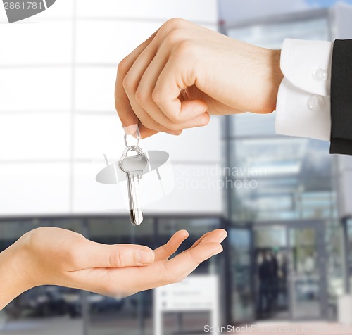 Image of man and woman with house keys