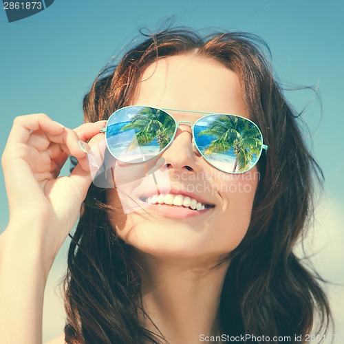 Image of woman in sunglasses