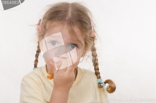 Image of Three year old girl bun chews