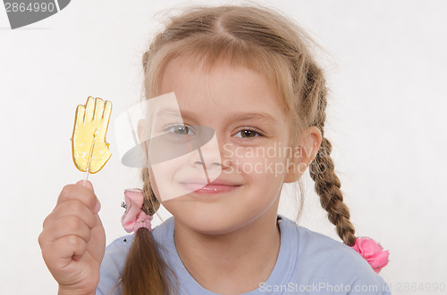 Image of Child with lollipop