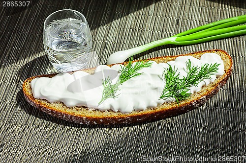 Image of sour cream dill bread onion vodka