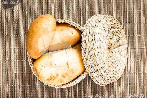 Image of potato in wattled  box