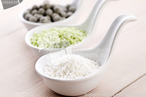 Image of tapioca pearls with lime. white bubble tea ingredients