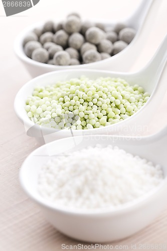 Image of tapioca pearls with lime. white bubble tea ingredients