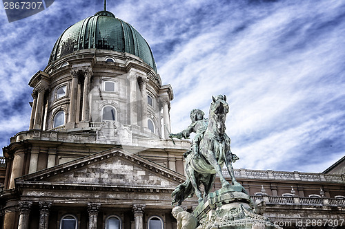 Image of Budapest statue and palace