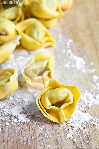 Image of uncooked tortellini 