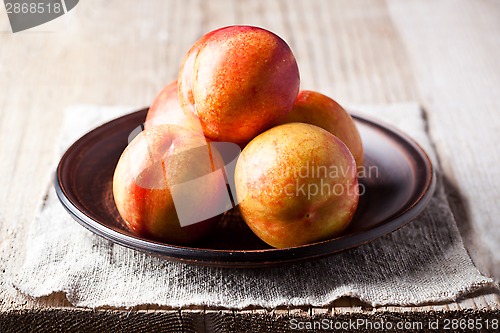 Image of fresh nectarines in a plate