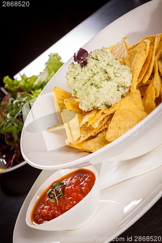 Image of Crisp corn nachos with guacamole sauce