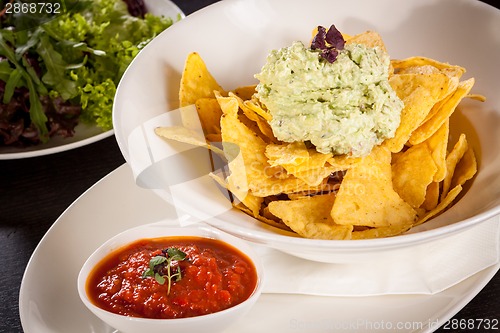 Image of Crisp corn nachos with guacamole sauce