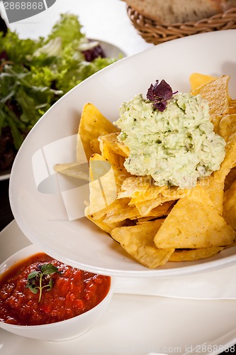 Image of Crisp corn nachos with guacamole sauce